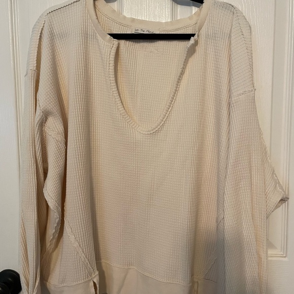 Oversized v-neck top - Picture 2 of 3
